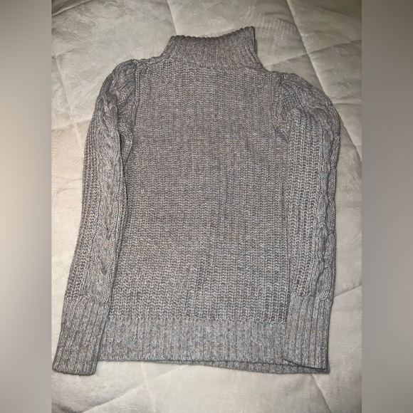 Thick Gap Turtleneck - Picture 2 of 4